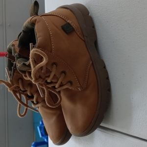 Brown boots size 9 toddler boy